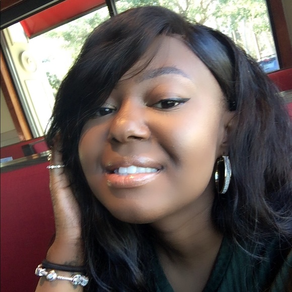 Poshmark profile picture for @rahasia